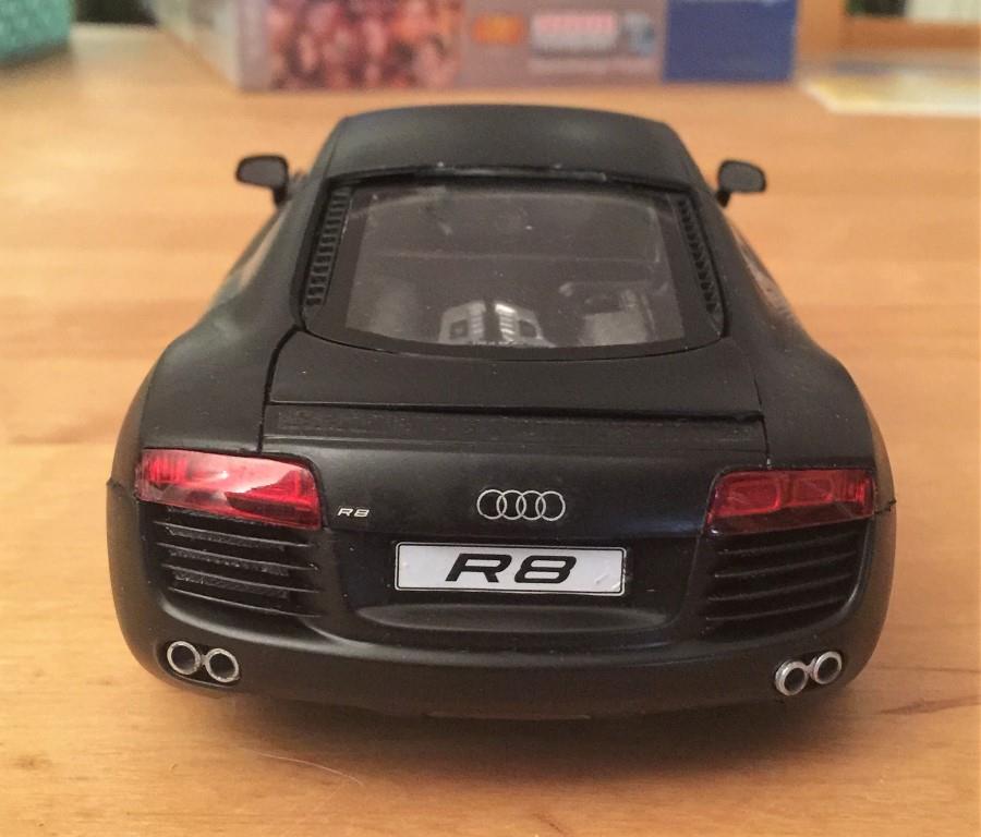 Audi R8 1:24 matt svart - bak
